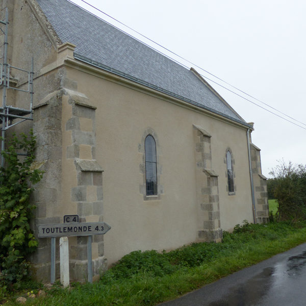 taille-de-pierre-chapelle-maulevrier-corniche-enduit-2