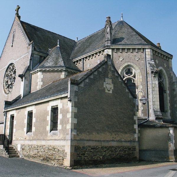 taille-de-pierre-montilliers-eglise-1