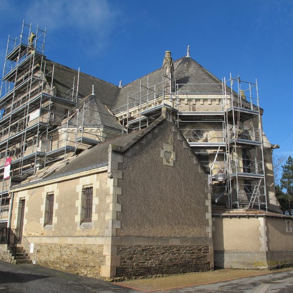 taille-de-pierre-montilliers-eglise-2